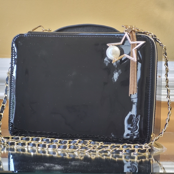 Yves Saint Lauren - Picture 1 of 17